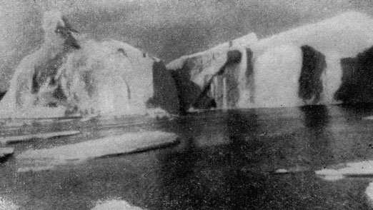У берегов Гренландии Вегенер видел огромные айсберги, величественно плывущие по морю