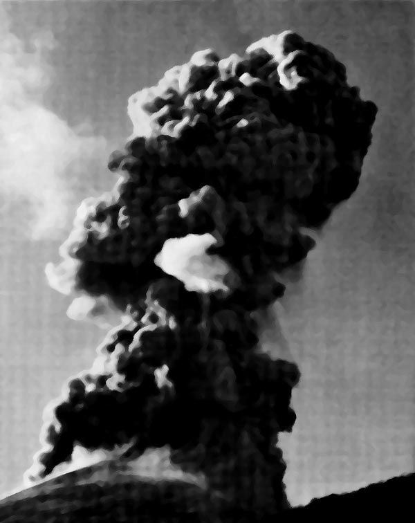 Взрывное извержение Карымского вулкана В воздух вместе с газами выброшены бомбы, туфы и пеплы.