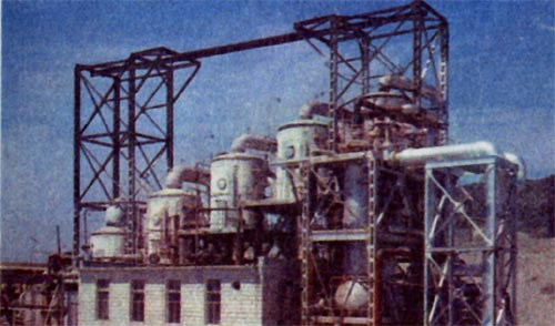 Туркмения представляет собой один из крупнейших в Советском Союзе нефтегазоносных районов Нефтеперерабатывающий завод в Красноводске