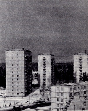 В числе новых городов СССР есть города-спутники, возникшие возле больших промышленных центров. Город - спутник Москвы - Зеленоград
