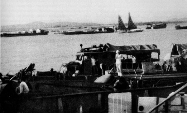 В Хайфонском порту Снимок сделан с советского теплохода «Солнечногорск»