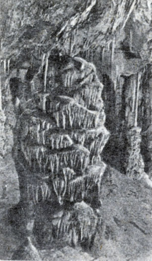 Этот сталактит называется 'Окаменевший водопад'
