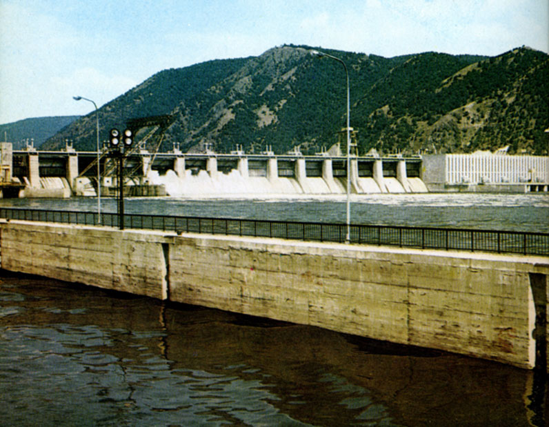 Гидроузел на Дунае - 'Железные Ворота', сооруженный Румынией в тесном сотрудничестве с Югославией и при участии СССР