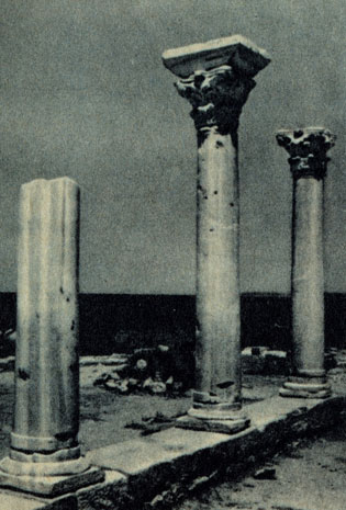 Рис. 33. Мраморные колонны базилики в Херсонесе