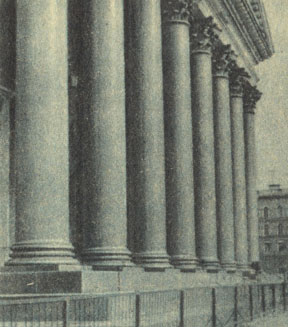 Рис. 50. Грандиозные цельные колонны Исаакиевского собора из выборгского гранита