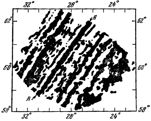 Рис. 36. Аномалии величины напряженности магнитного поля в районе подводного хребта Рейкьянес (по Дж. Хейртцлеру, К. Лепишону и Дж. Барону (1966)). Зачернены полосы положительных аномалий; A - A - ось хребта