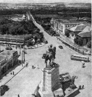 Анкара. У памятника Кемалю Ататюрку.