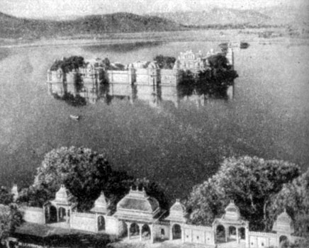 Дворец на озере в городе Удайпур