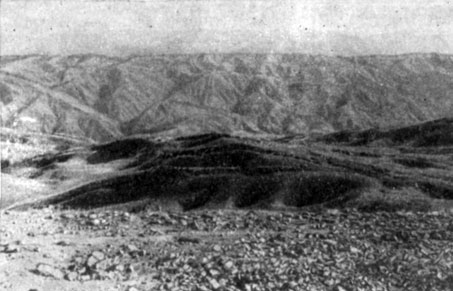 Карстовые воронки на плато Кырктау в Зеравшанском хребте (Средняя Азия)