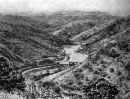 Плотина на реке Матиоя в горах Абердэр