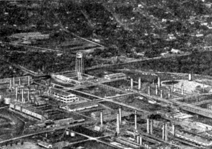Общий вид нефтеперерабатывающих заводов в городе Поса-Рика